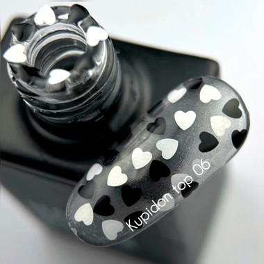 Топ NAILSOFTHEDAY Kupidon top 06 с черными и голографическими сердцами без липкого слоя 10 мл - Фото №2