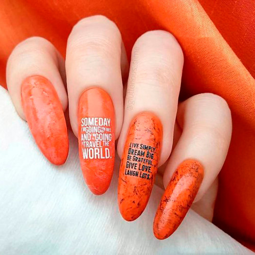 Маникюр с надписями (Красный маникюр)