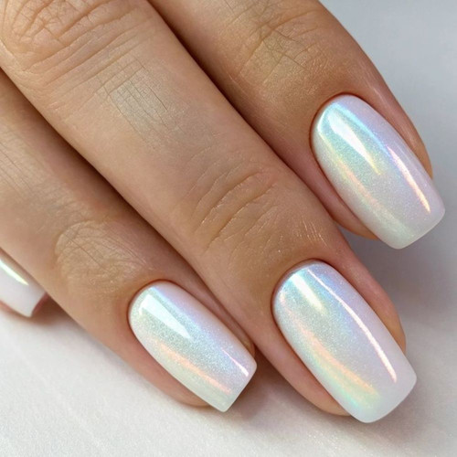 White pearlescent manicure