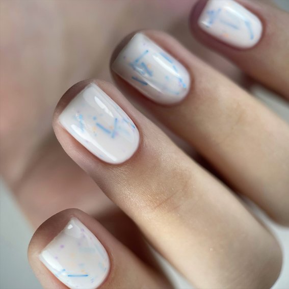 База NAILSOFTHEDAY Potal №26 молочный с разноцветной поталью 10 мл - Фото №3
