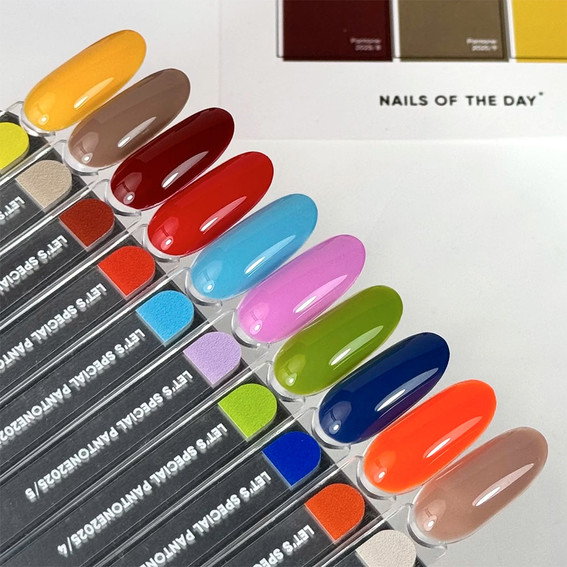 Гель-лак NAILSOFTHEDAY Let's special Pantone 2025/7 классический красный 10 мл - Фото №5