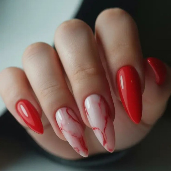 Red manicure with a marble effect