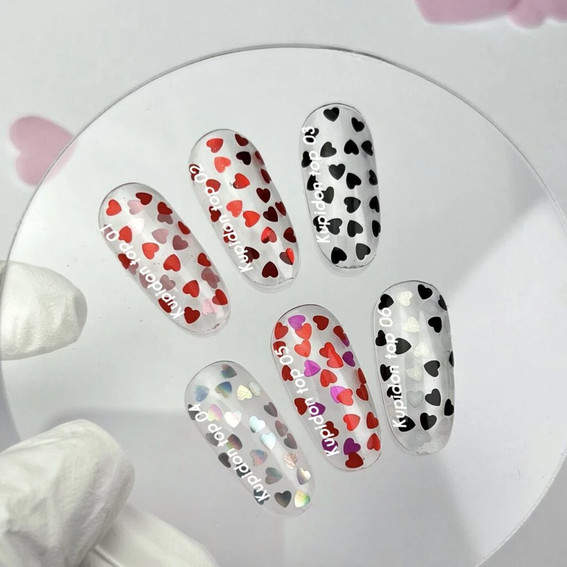 Топ NAILSOFTHEDAY Kupidon top 02 с бордовыми сердечками без липкого слоя 10 мл - Фото №3